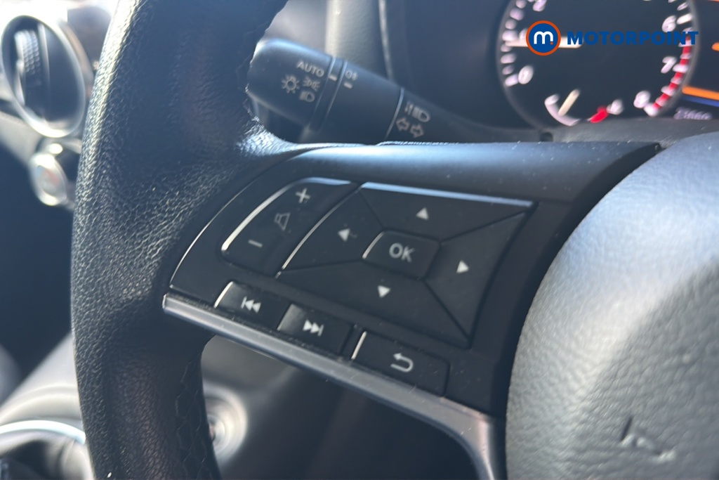 Nissan Juke N-Connecta Manual Petrol SUV - Stock Number (1649533) - 4th supplementary image