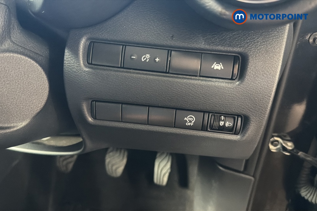 Nissan Juke N-Connecta Manual Petrol SUV - Stock Number (1649533) - 11th supplementary image