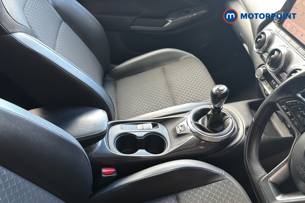 Nissan Juke N-Connecta Manual Petrol SUV - Stock Number (1649533) - 15th supplementary image