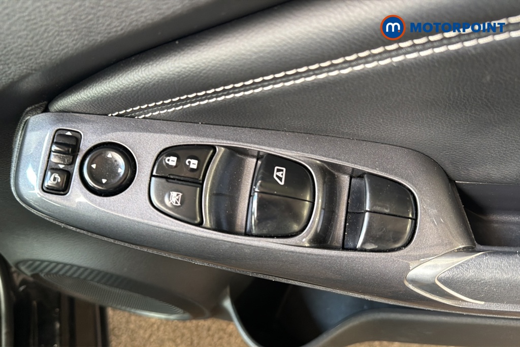 Nissan Juke N-Connecta Manual Petrol SUV - Stock Number (1649533) - 19th supplementary image