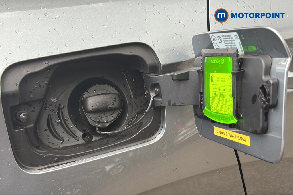 Skoda Karoq Se L Manual Petrol SUV - Stock Number (1650089) - 41st supplementary image