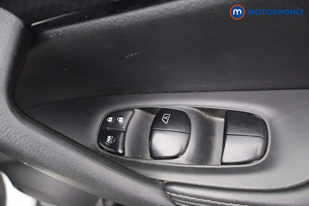Nissan X-Trail Tekna Manual Diesel SUV - Stock Number (1650541) - 12th supplementary image