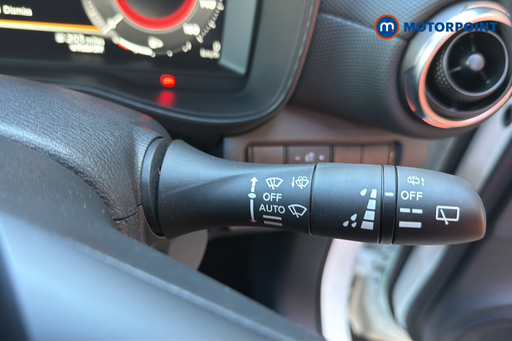 Nissan Juke N-Connecta Automatic Petrol-Electric Hybrid SUV - Stock Number (1650811) - 6th supplementary image