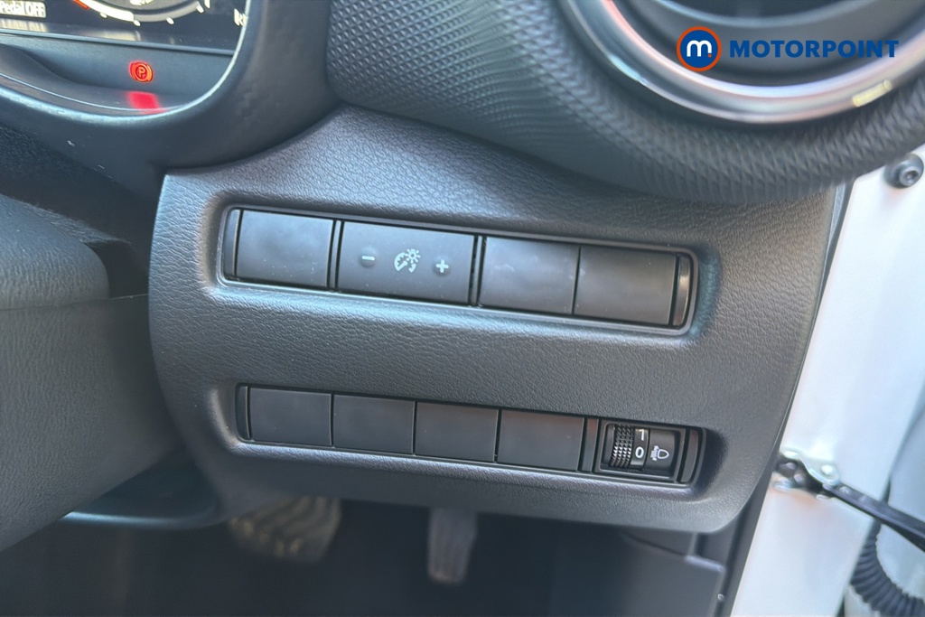 Nissan Juke N-Connecta Automatic Petrol-Electric Hybrid SUV - Stock Number (1650811) - 11th supplementary image