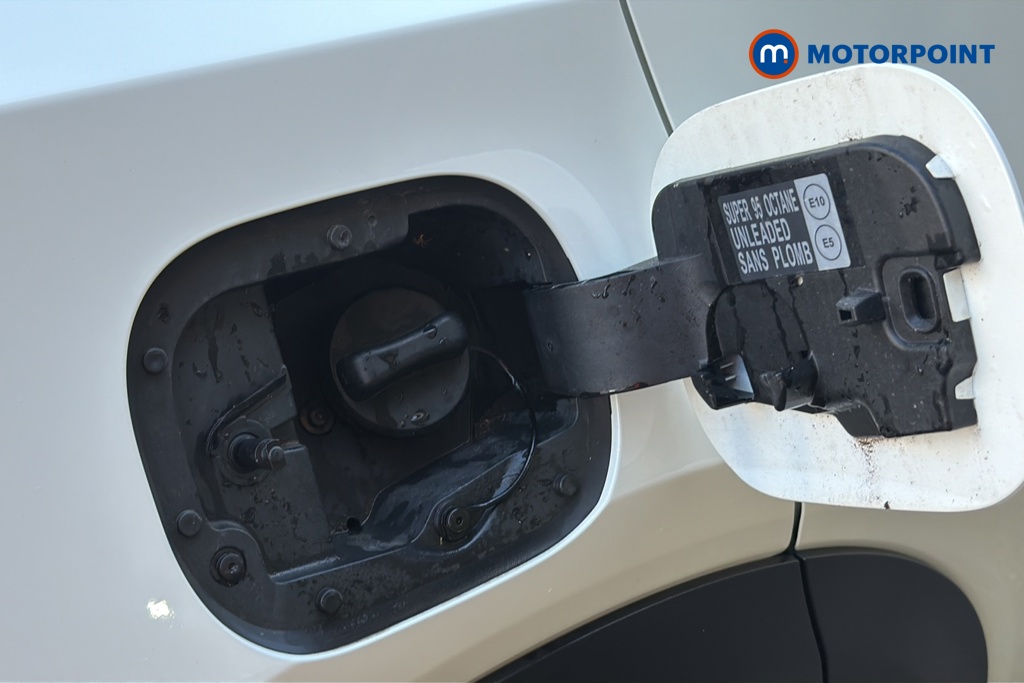 Nissan Juke N-Connecta Automatic Petrol-Electric Hybrid SUV - Stock Number (1650811) - 41st supplementary image