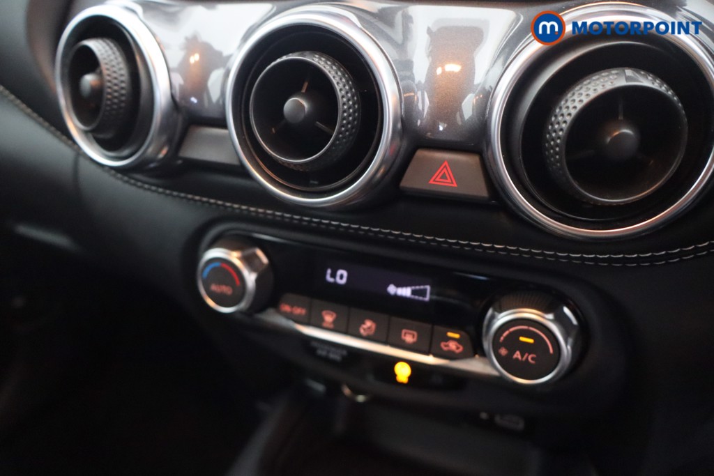 Nissan Juke N-Connecta Manual Petrol SUV - Stock Number (1651276) - 7th supplementary image