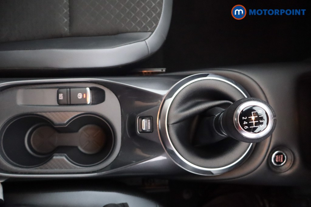 Nissan Juke N-Connecta Manual Petrol SUV - Stock Number (1651276) - 8th supplementary image
