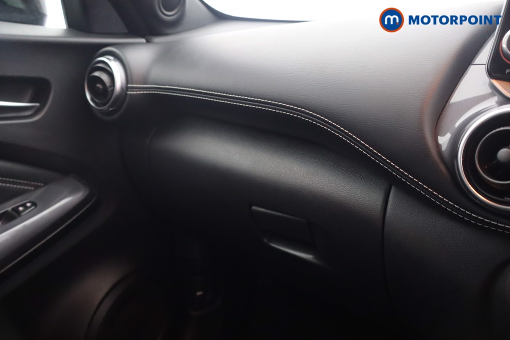 Nissan Juke N-Connecta Manual Petrol SUV - Stock Number (1651276) - 9th supplementary image