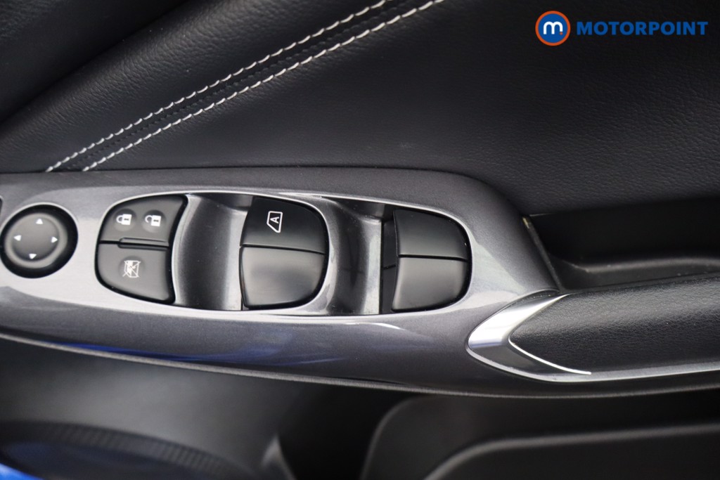 Nissan Juke N-Connecta Manual Petrol SUV - Stock Number (1651276) - 15th supplementary image