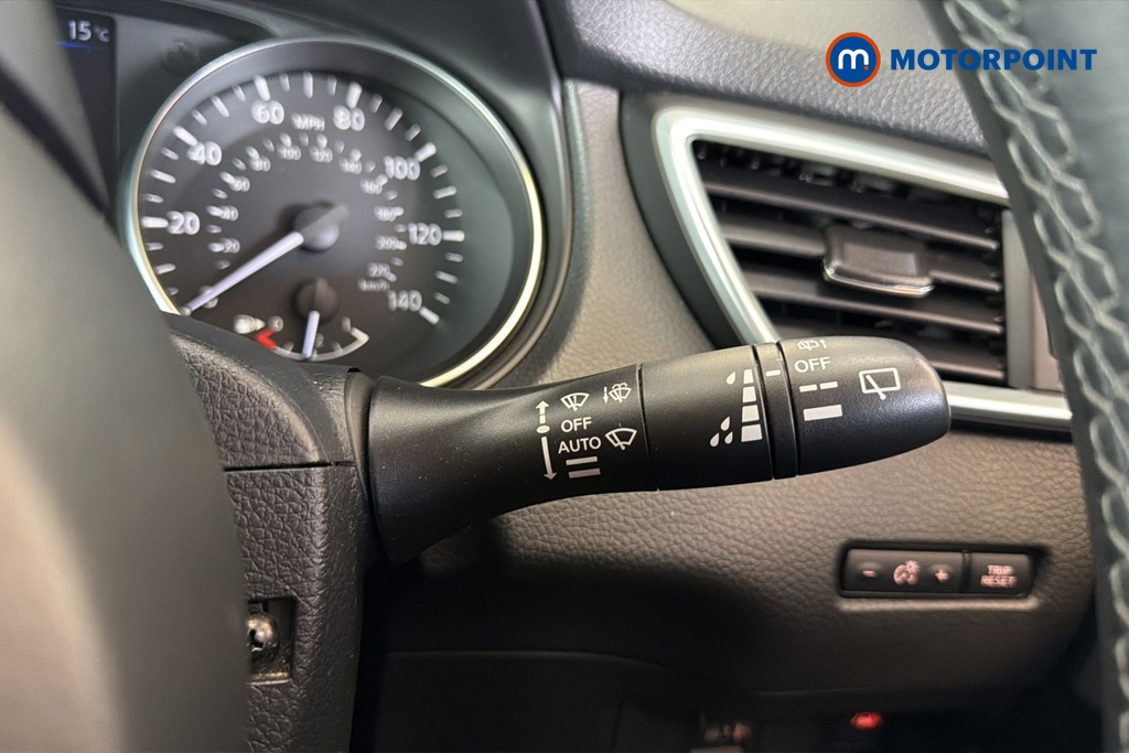 Nissan Qashqai N-Connecta Automatic Petrol SUV - Stock Number (1620646) - 6th supplementary image
