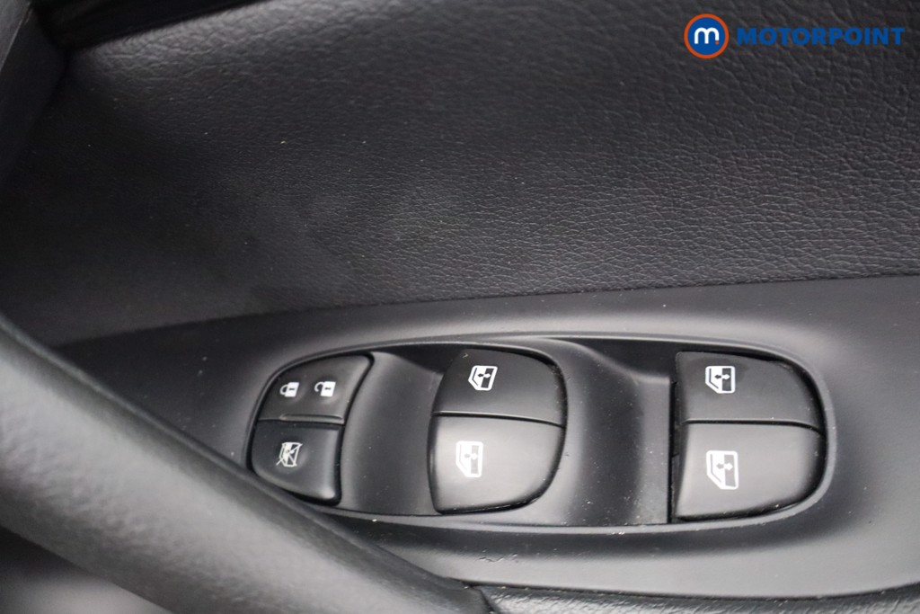 Nissan Qashqai Acenta Premium Manual Petrol SUV - Stock Number (1639688) - 13th supplementary image