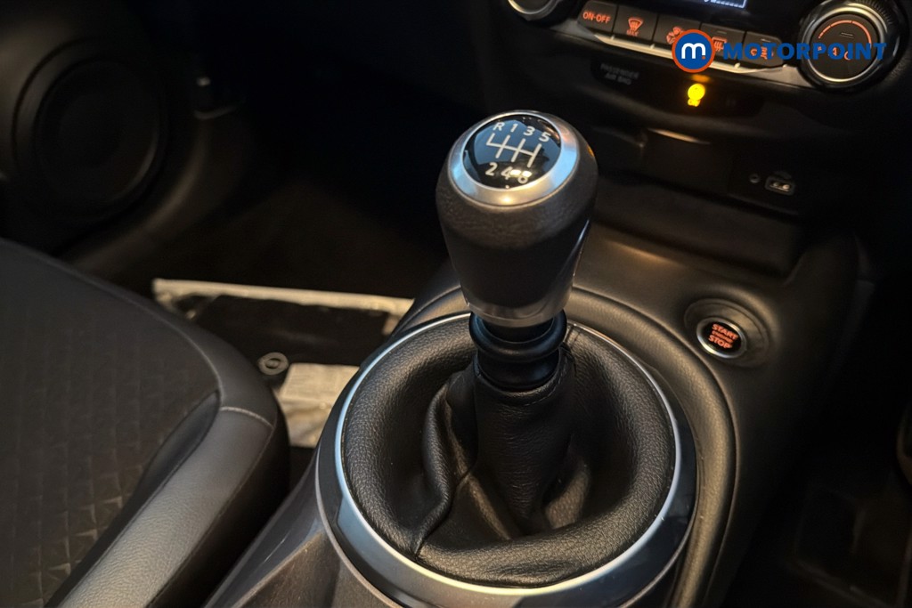 Nissan Juke N-Connecta Manual Petrol SUV - Stock Number (1642359) - 15th supplementary image