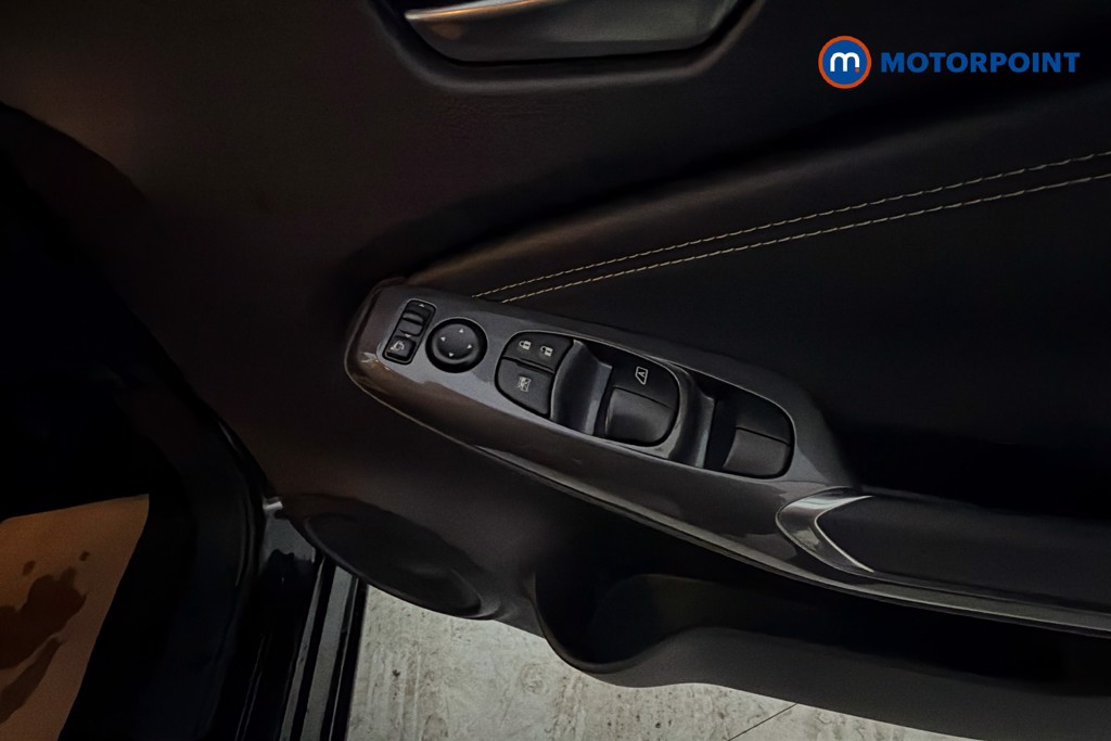 Nissan Juke N-Connecta Manual Petrol SUV - Stock Number (1642359) - 20th supplementary image