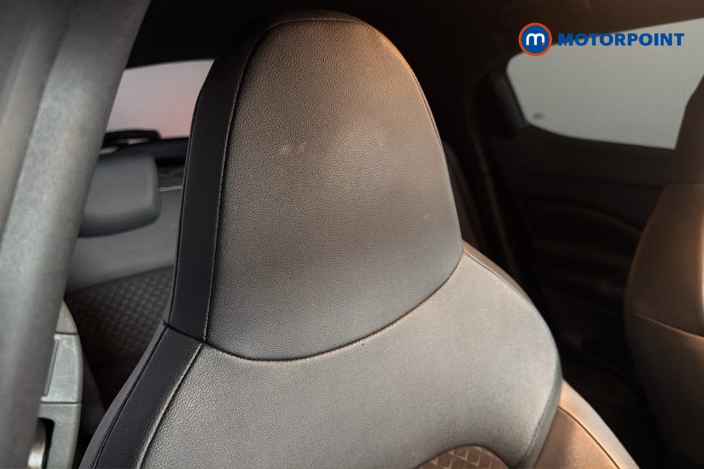 Nissan Juke N-Connecta Manual Petrol SUV - Stock Number (1642359) - 23rd supplementary image
