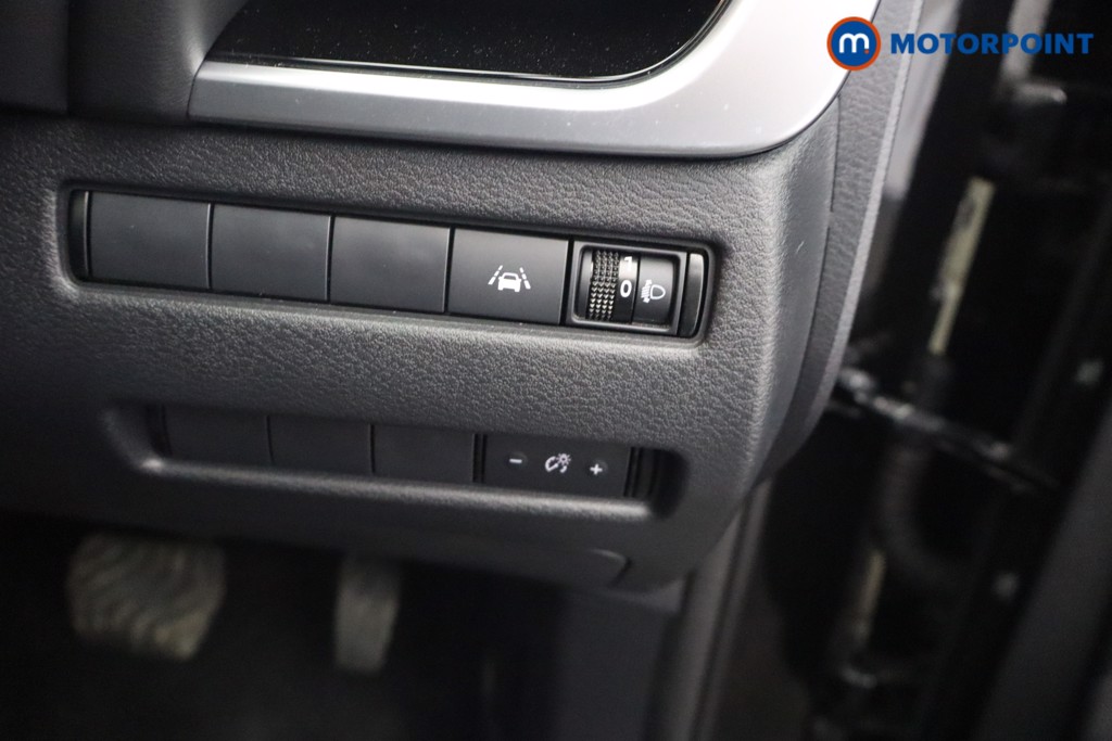 Nissan Qashqai N-Connecta Automatic Petrol-Electric Hybrid SUV - Stock Number (1644555) - 9th supplementary image
