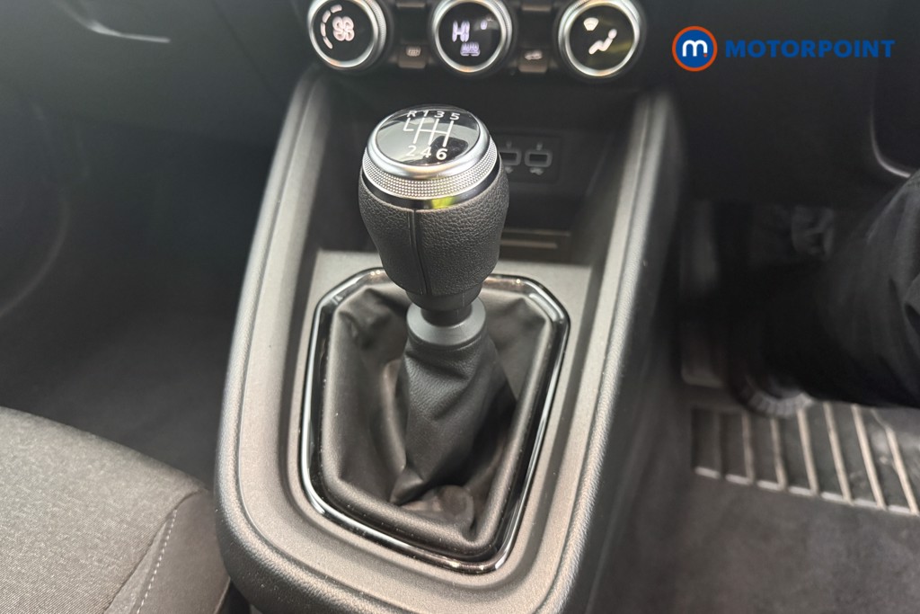 Renault Clio Evolution Manual Petrol Hatchback - Stock Number (1644572) - 19th supplementary image