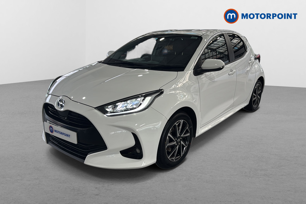Toyota Yaris Design Automatic Petrol-Electric Hybrid Hatchback - Stock Number (1645678) - Passenger side front corner