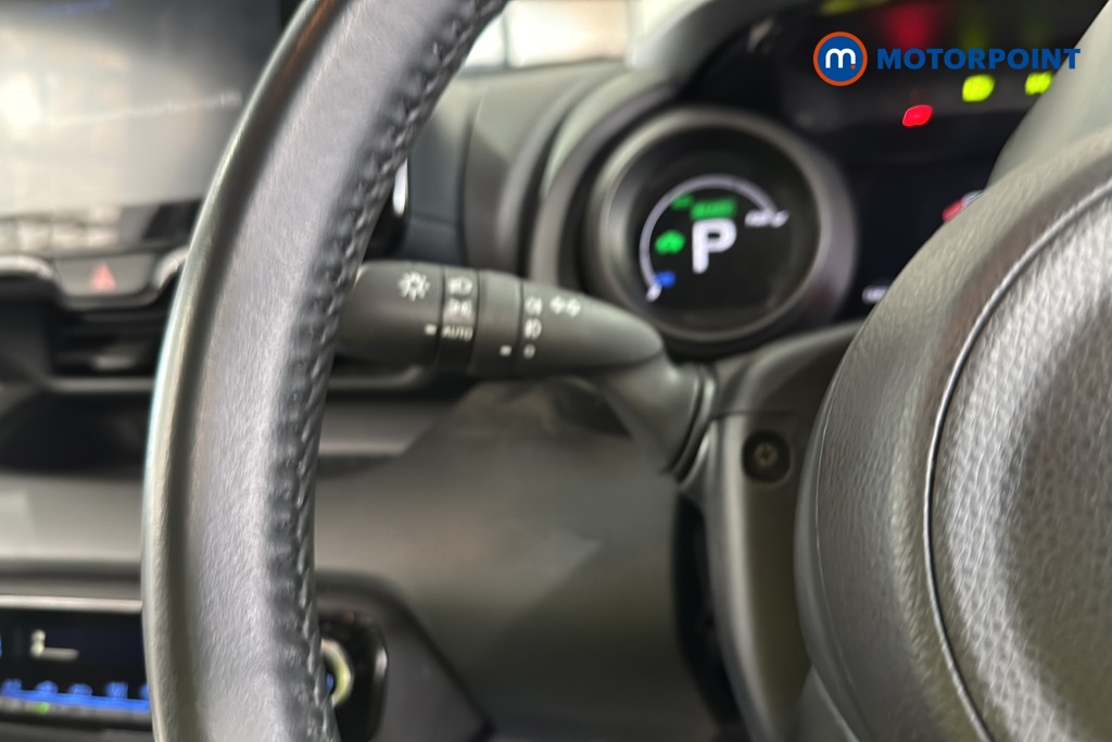 Toyota Yaris Design Automatic Petrol-Electric Hybrid Hatchback - Stock Number (1645678) - 5th supplementary image