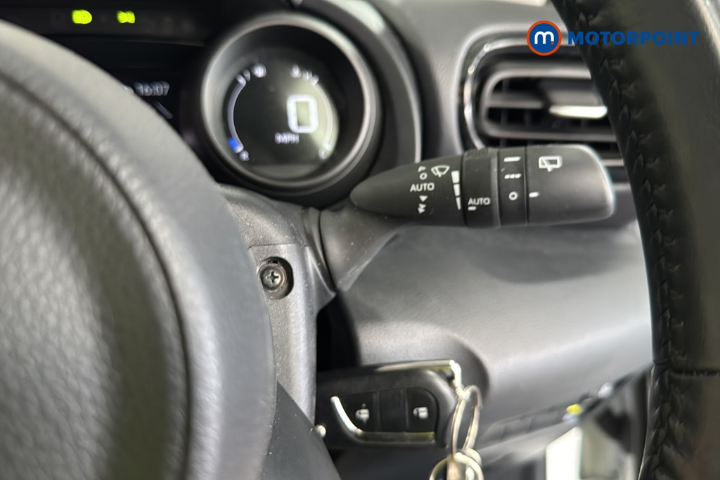 Toyota Yaris Design Automatic Petrol-Electric Hybrid Hatchback - Stock Number (1645678) - 6th supplementary image