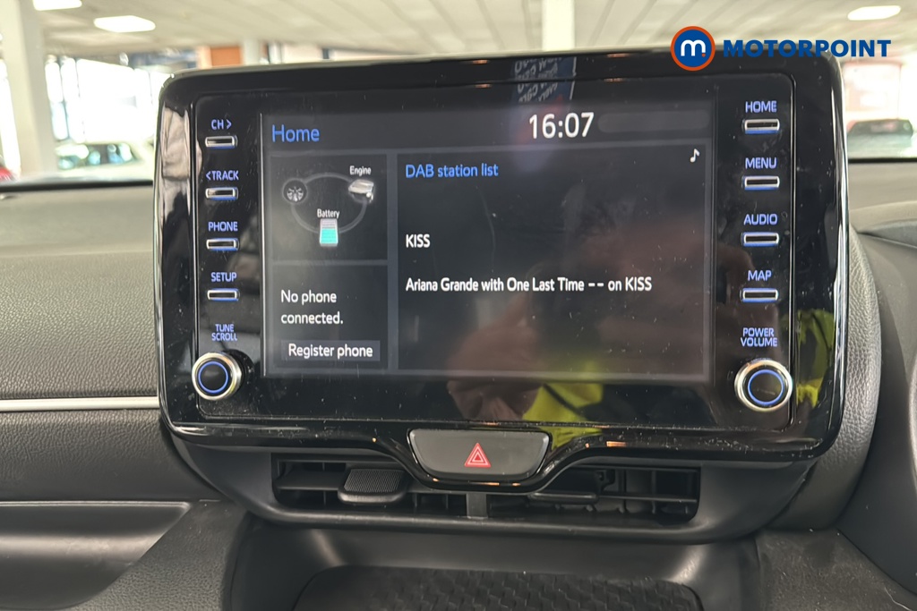 Toyota Yaris Design Automatic Petrol-Electric Hybrid Hatchback - Stock Number (1645678) - 8th supplementary image