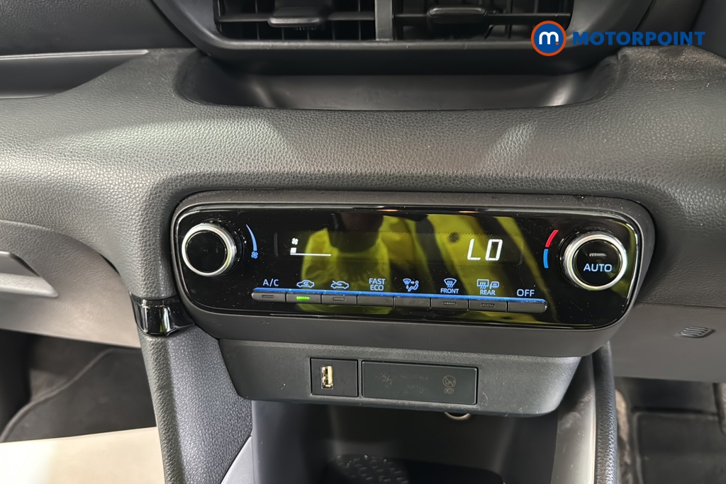 Toyota Yaris Design Automatic Petrol-Electric Hybrid Hatchback - Stock Number (1645678) - 12th supplementary image
