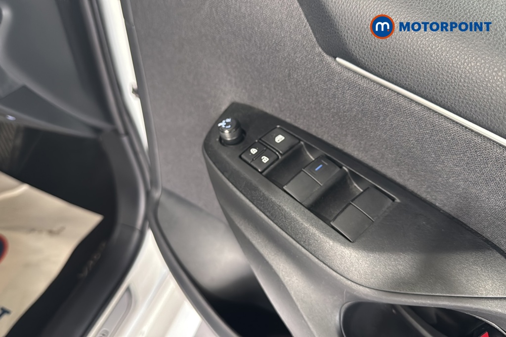 Toyota Yaris Design Automatic Petrol-Electric Hybrid Hatchback - Stock Number (1645678) - 19th supplementary image