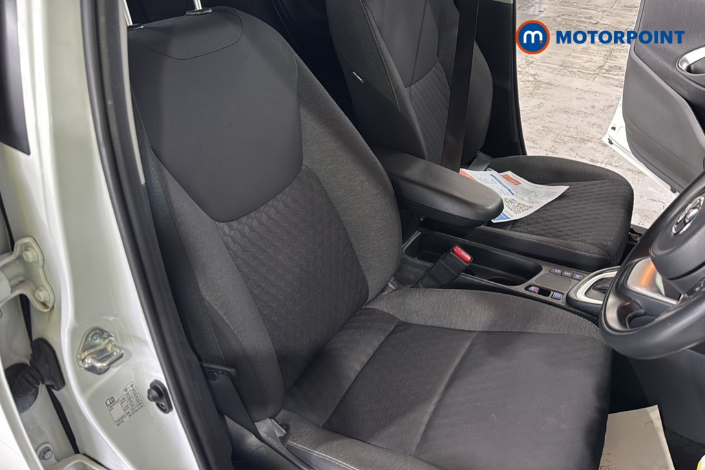 Toyota Yaris Design Automatic Petrol-Electric Hybrid Hatchback - Stock Number (1645678) - 22nd supplementary image
