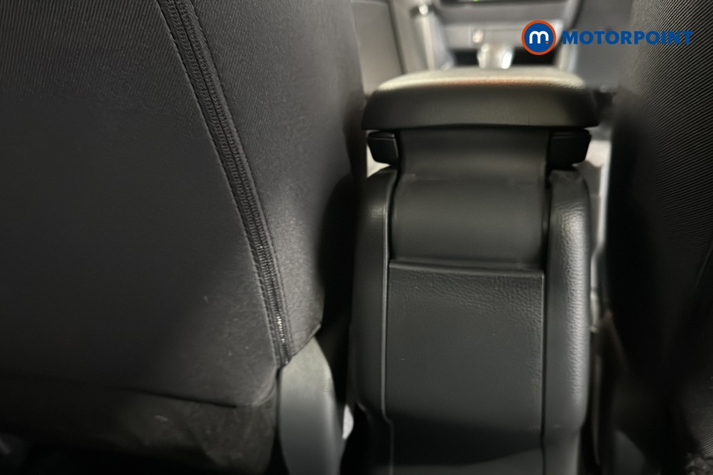 Toyota Yaris Design Automatic Petrol-Electric Hybrid Hatchback - Stock Number (1645678) - 28th supplementary image