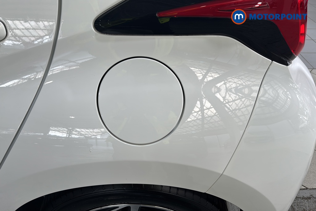 Toyota Yaris Design Automatic Petrol-Electric Hybrid Hatchback - Stock Number (1645678) - 41st supplementary image
