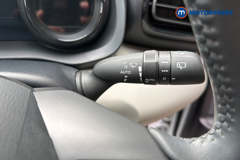Toyota Yaris Excel Automatic Petrol-Electric Hybrid Hatchback - Stock Number (1646555) - 6th supplementary image