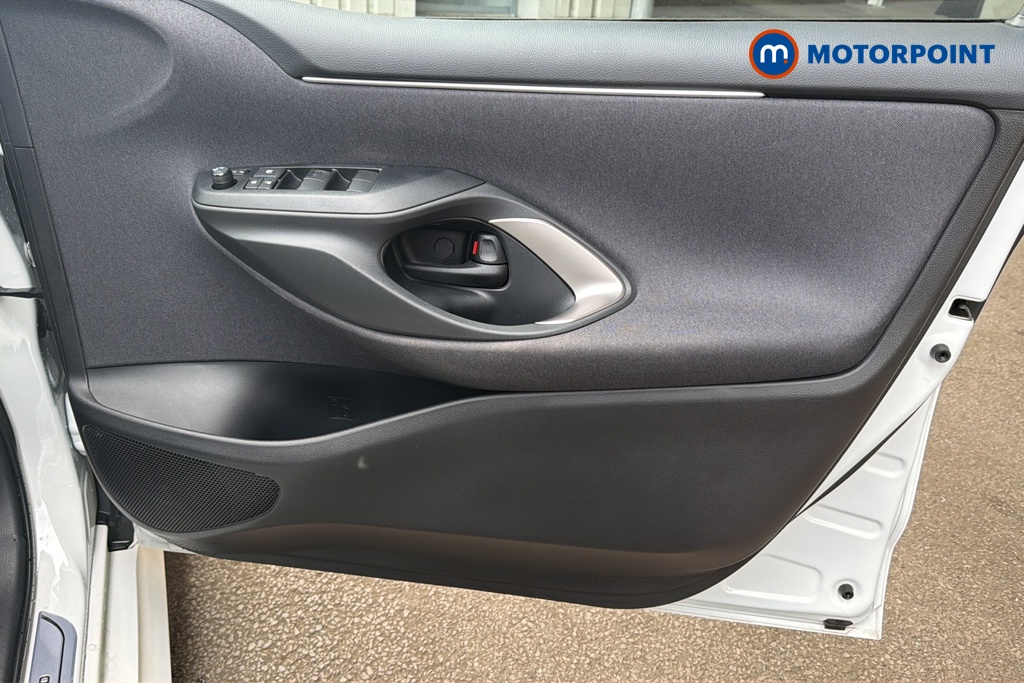 Toyota Yaris Excel Automatic Petrol-Electric Hybrid Hatchback - Stock Number (1646555) - 18th supplementary image