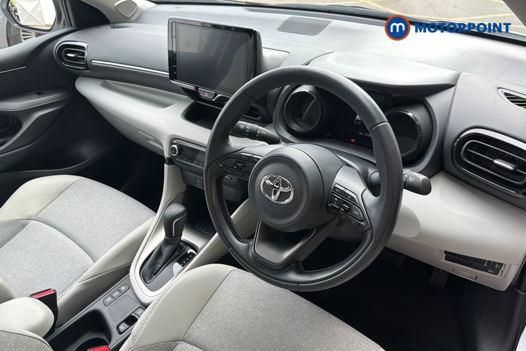 Toyota Yaris Excel Automatic Petrol-Electric Hybrid Hatchback - Stock Number (1646555) - 1st supplementary image