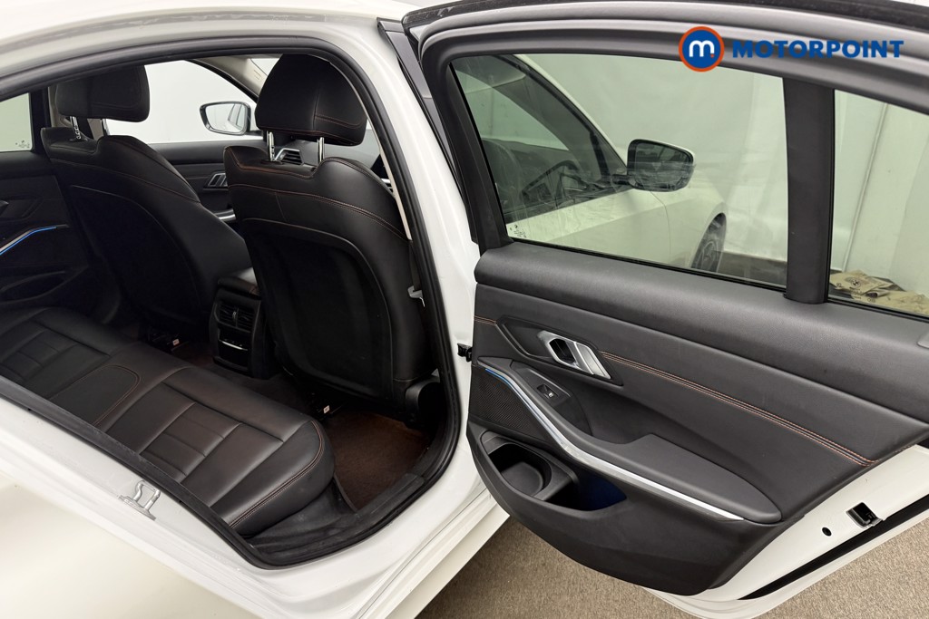 BMW 3 Series Sport Pro Automatic Petrol Plug-In Hybrid Saloon - Stock Number (1647432) - 13th supplementary image
