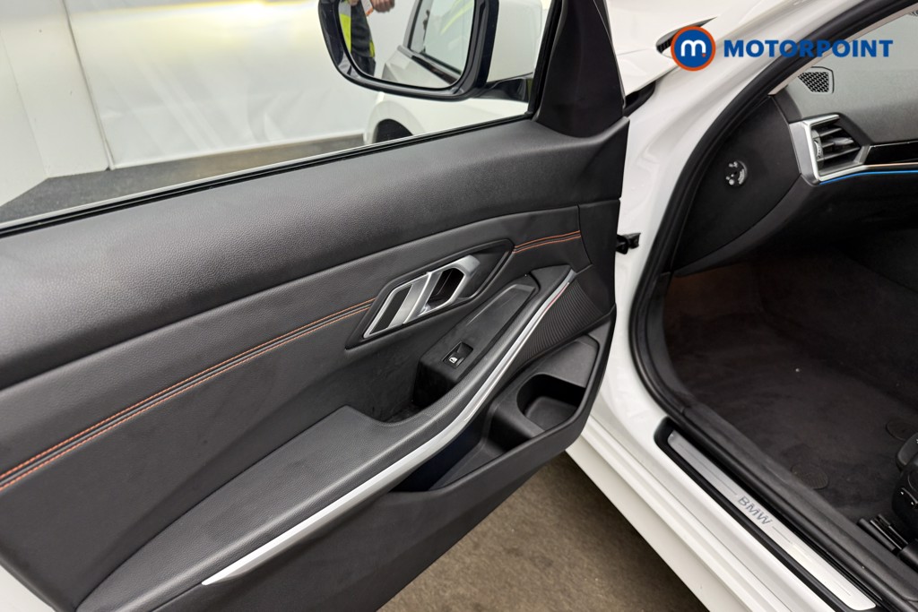 BMW 3 Series Sport Pro Automatic Petrol Plug-In Hybrid Saloon - Stock Number (1647432) - 37th supplementary image