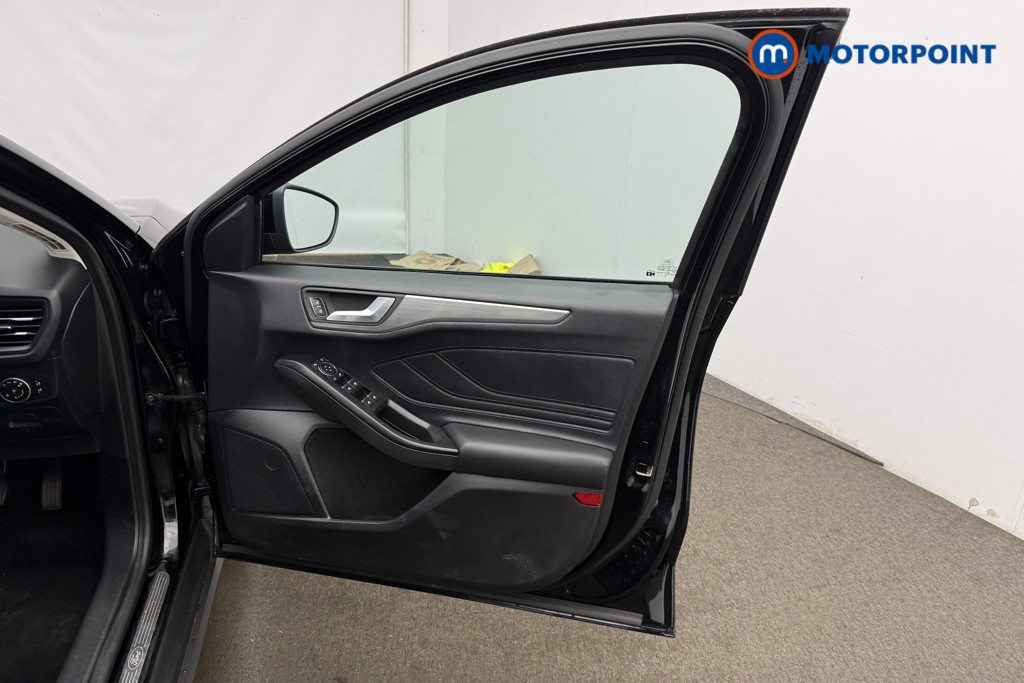 Ford Focus Titanium Manual Petrol Hatchback - Stock Number (1648141) - 15th supplementary image