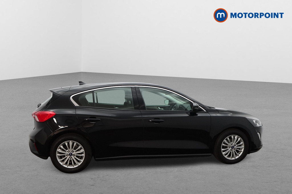 Ford Focus Titanium Manual Petrol Hatchback - Stock Number (1648141) - Drivers side front corner