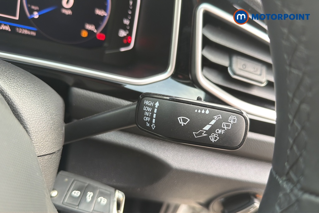 Volkswagen T-Roc R-Line Manual Petrol SUV - Stock Number (1648587) - 6th supplementary image