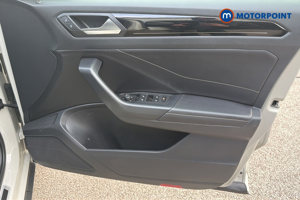 Volkswagen T-Roc R-Line Manual Petrol SUV - Stock Number (1648587) - 18th supplementary image