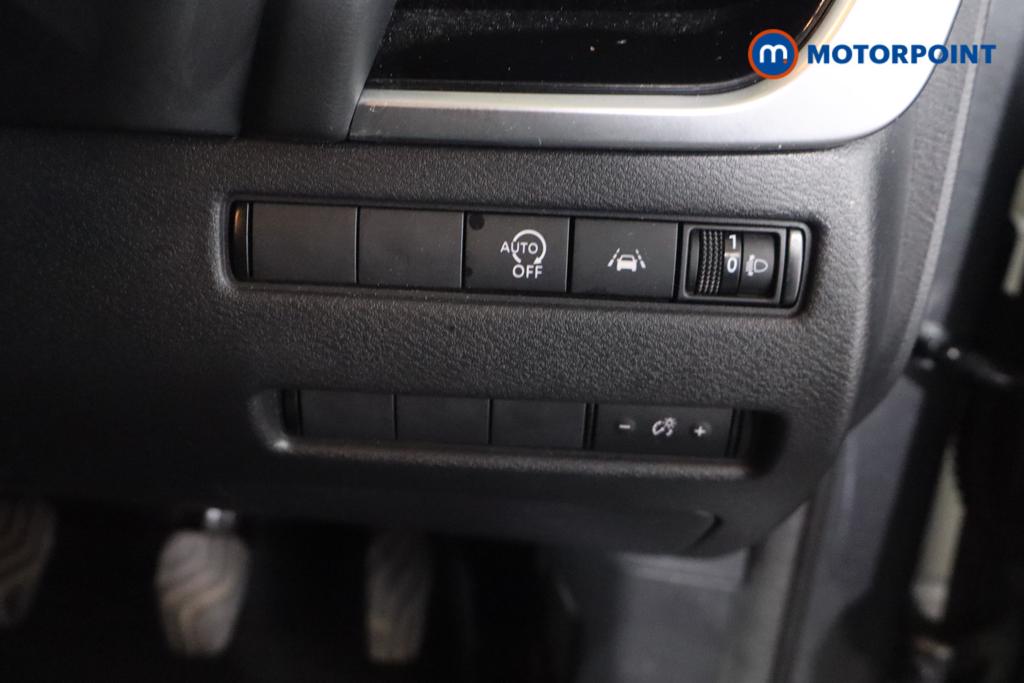 Nissan Qashqai N-Connecta Manual Petrol SUV - Stock Number (1648878) - 9th supplementary image