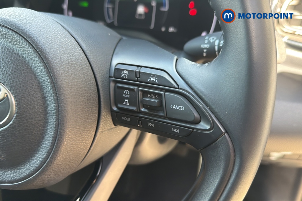 Toyota Yaris Design Automatic Petrol-Electric Hybrid Hatchback - Stock Number (1649606) - 3rd supplementary image