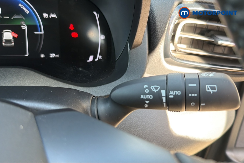 Toyota Yaris Design Automatic Petrol-Electric Hybrid Hatchback - Stock Number (1649606) - 6th supplementary image