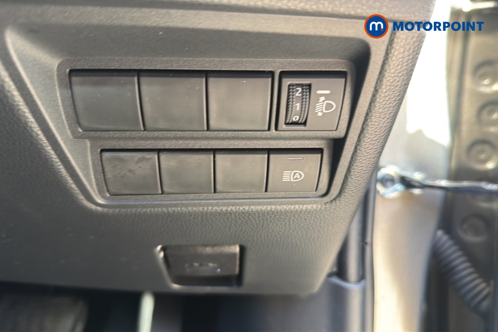 Toyota Yaris Design Automatic Petrol-Electric Hybrid Hatchback - Stock Number (1649606) - 11th supplementary image