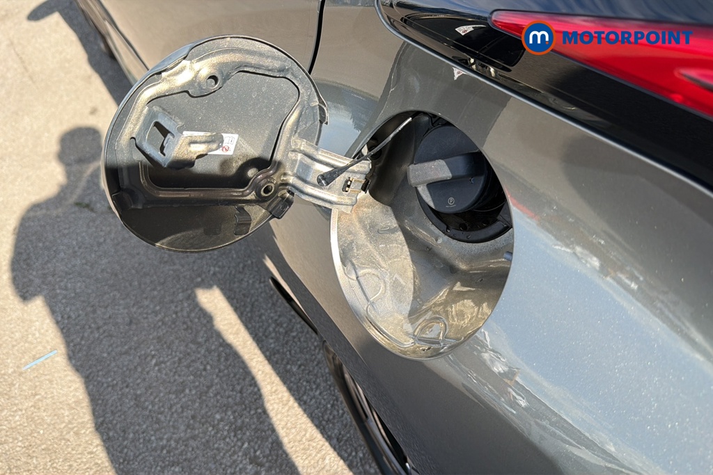 Toyota Yaris Design Automatic Petrol-Electric Hybrid Hatchback - Stock Number (1649606) - 30th supplementary image