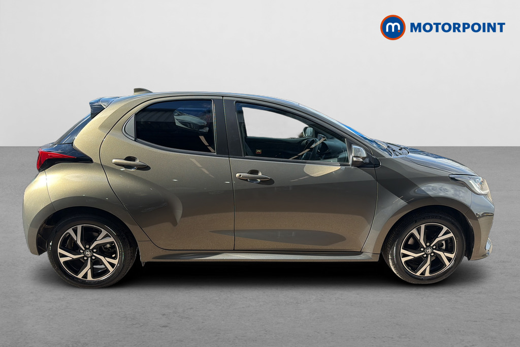 Toyota Yaris Design Automatic Petrol-Electric Hybrid Hatchback - Stock Number (1649606) - Passenger side