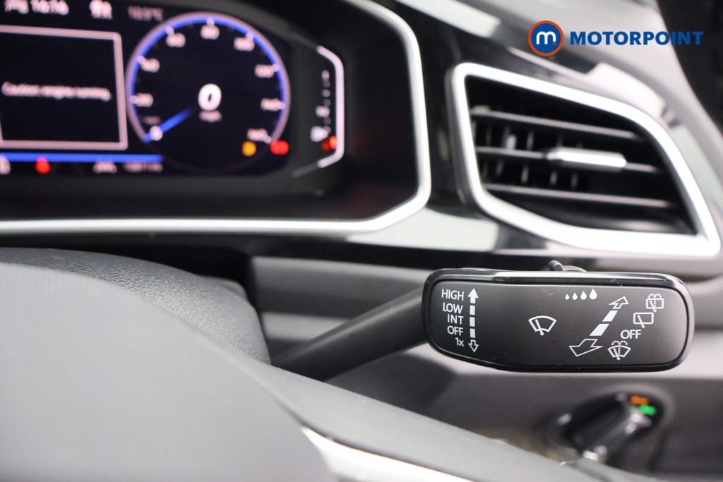 Volkswagen T-Roc R-Line Manual Petrol SUV - Stock Number (1650410) - 6th supplementary image
