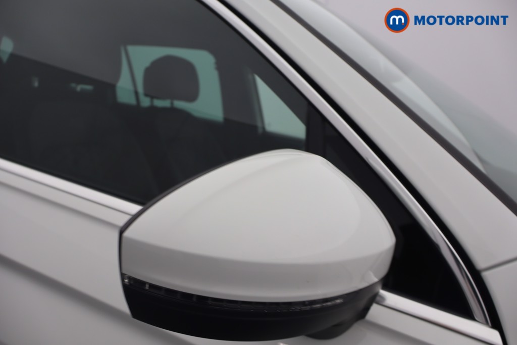 Volkswagen Tiguan R-Line Automatic Petrol SUV - Stock Number (1650413) - 22nd supplementary image