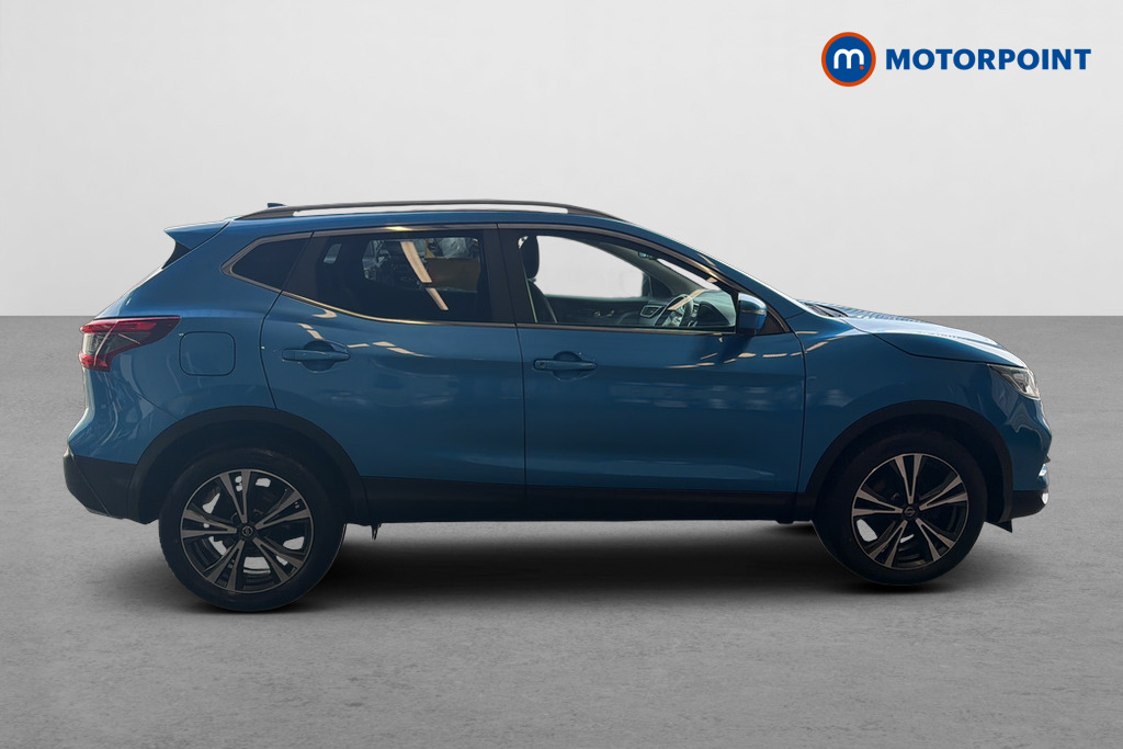 Nissan Qashqai N-Connecta Automatic Petrol SUV - Stock Number (1650850) - Passenger side