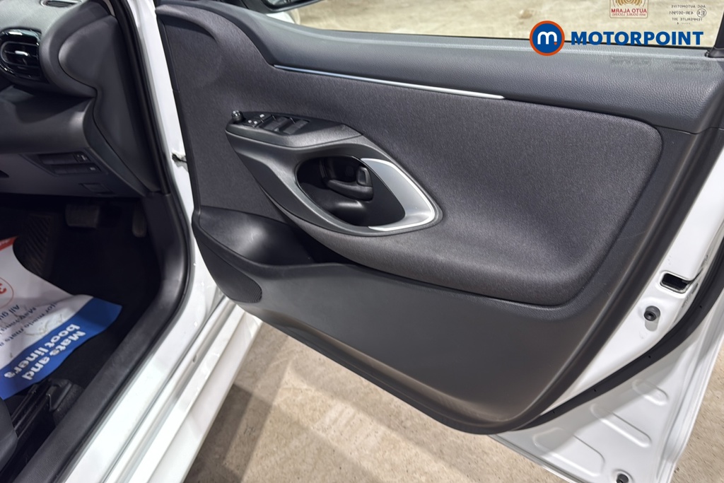 Toyota Yaris Icon Automatic Petrol-Electric Hybrid Hatchback - Stock Number (1652264) - 18th supplementary image