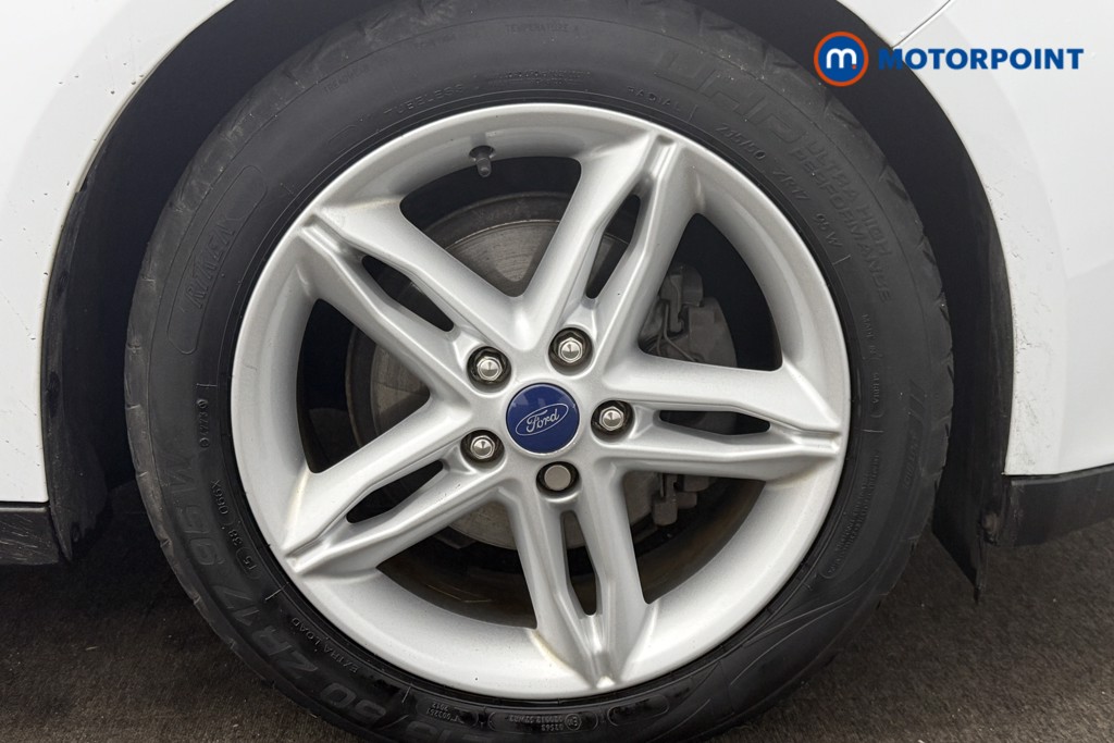 Ford Focus Titanium Manual Petrol Hatchback - Stock Number (1638832) - 4th supplementary image