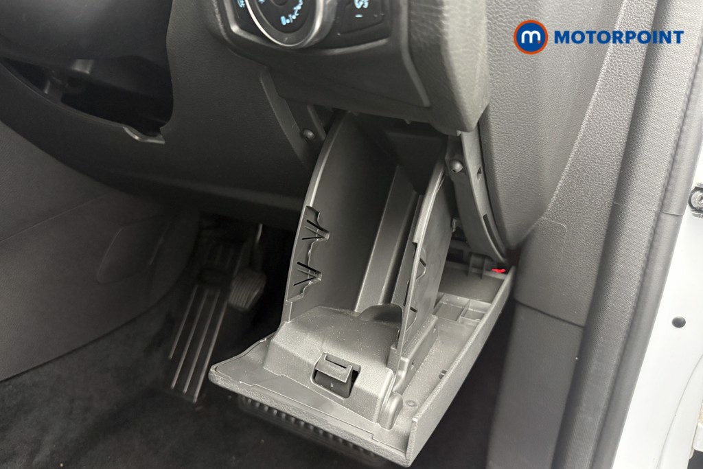 Ford Focus Titanium Manual Petrol Hatchback - Stock Number (1638832) - 16th supplementary image